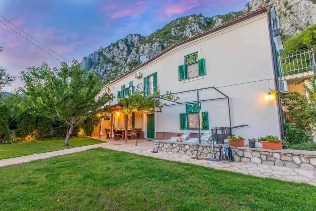 Holiday Home In Belgrad 39403 Baretici Croatia