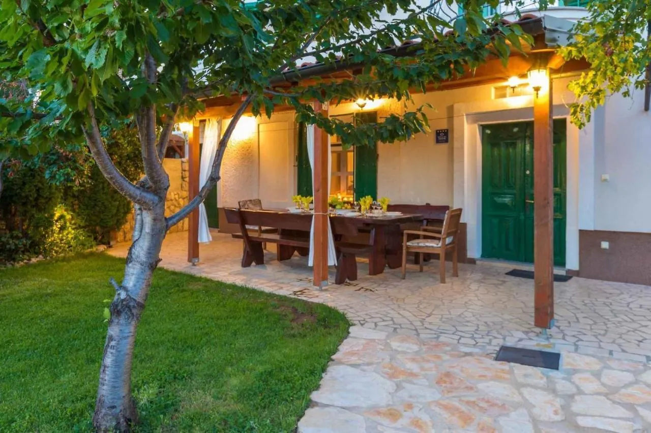 Holiday Home In Belgrad 39403 Baretici