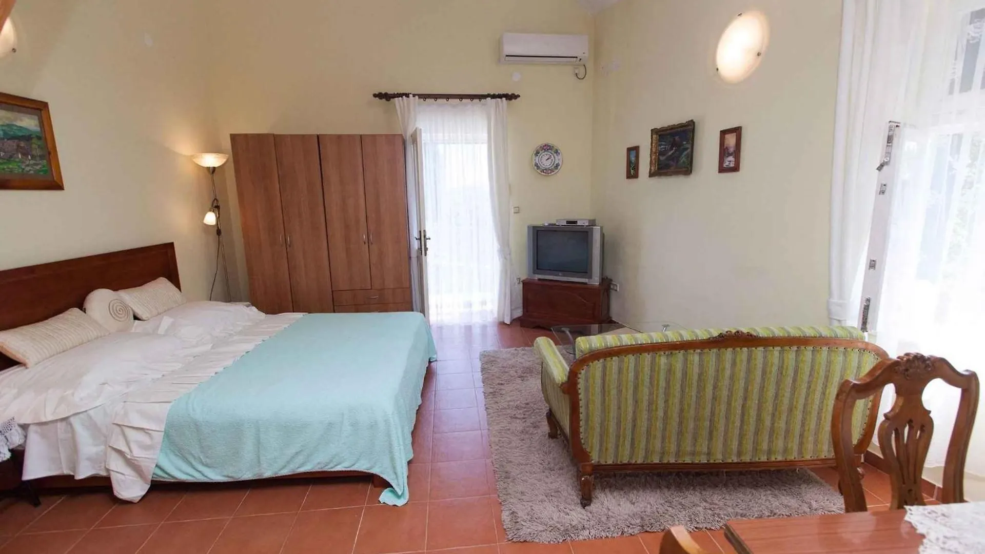 Holiday Home In Belgrad 39403 Baretici