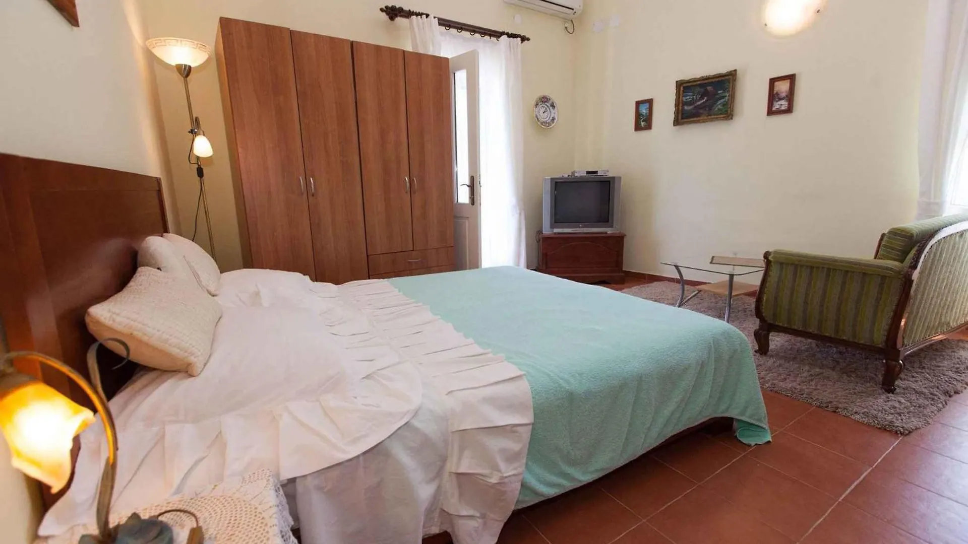 Holiday Home In Belgrad 39403 Baretici 0*,