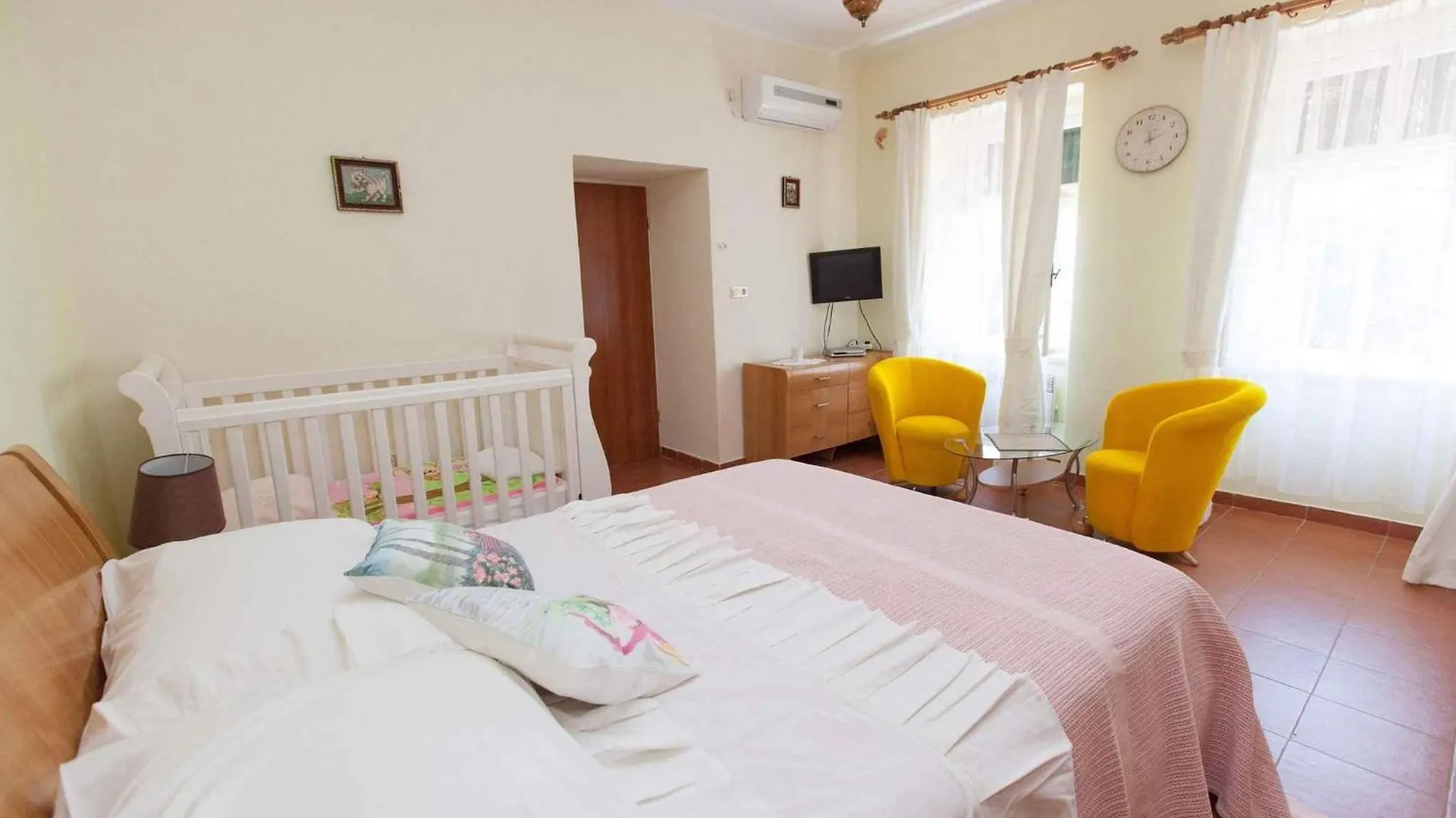 Holiday Home In Belgrad 39403 Baretici