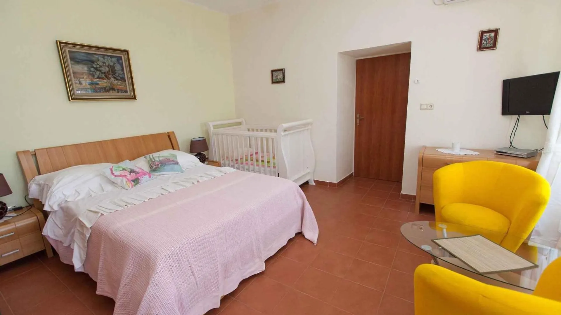 Holiday Home In Belgrad 39403 Baretici