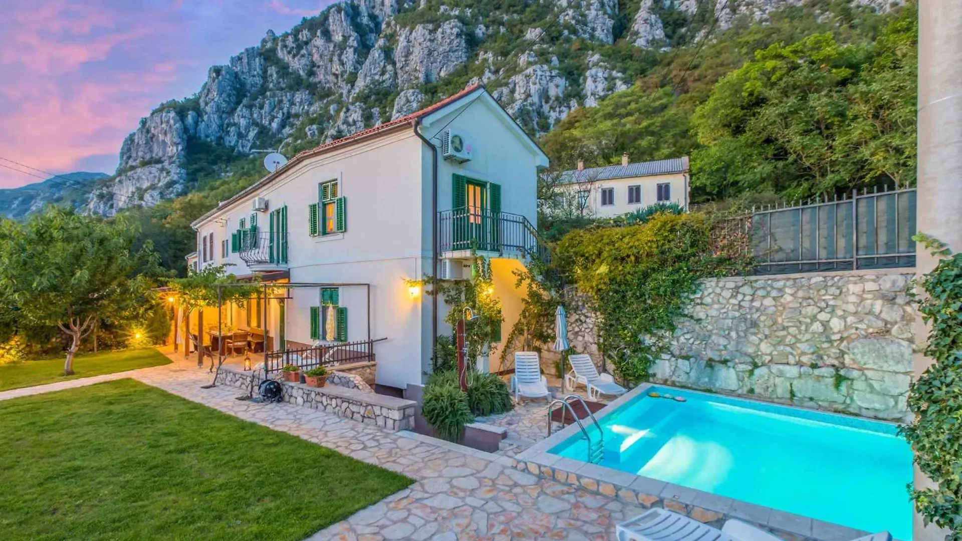 Holiday Home In Belgrad 39403 Baretici