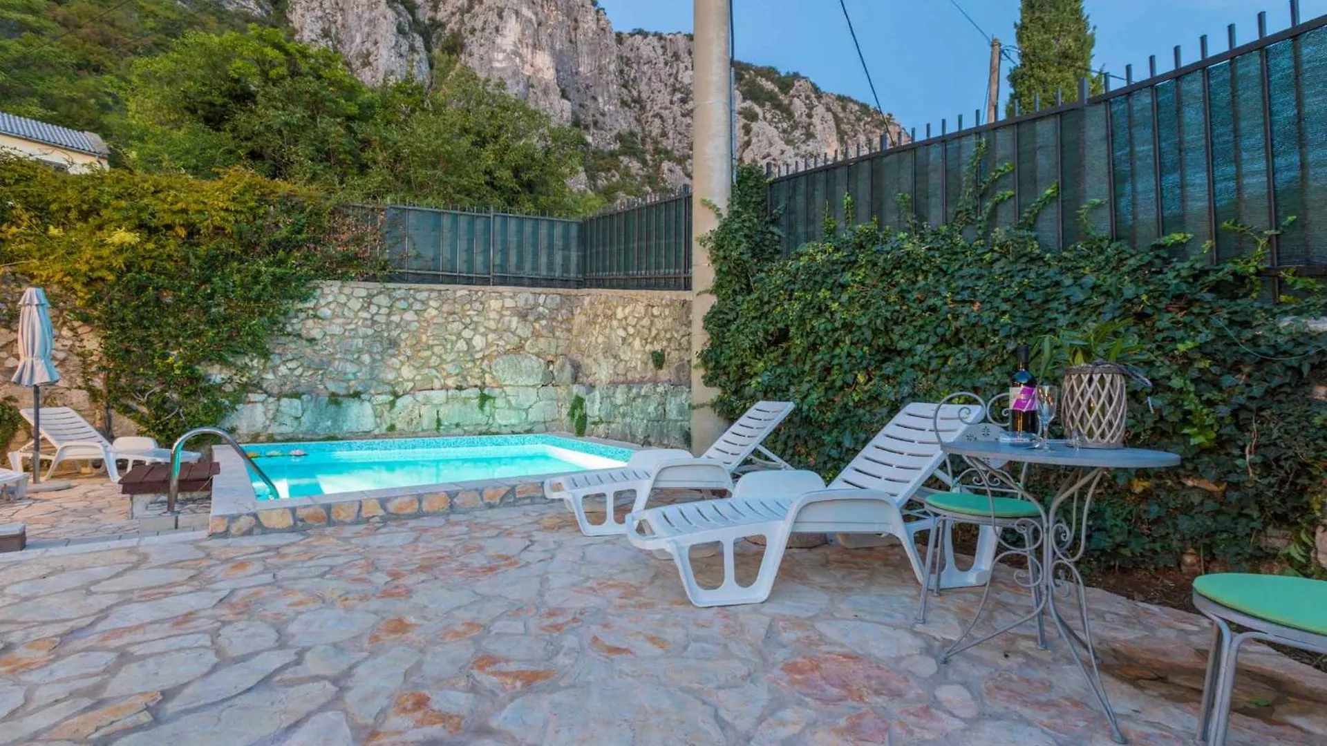 Holiday Home In Belgrad 39403 Baretici 0*,